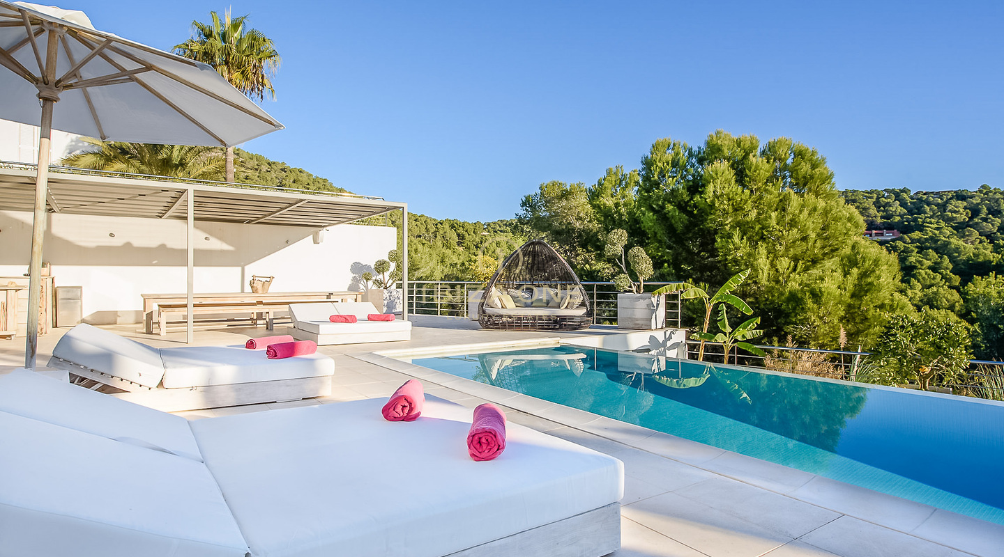 Villa de vacances de luxe moderne avec vue sur la mer et à proximité de la ville d'Ibiza et de Talamanca à louer, Ibiza