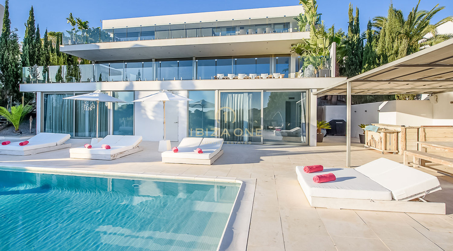 Villa de vacances de luxe moderne avec vue sur la mer et à proximité de la ville d'Ibiza et de Talamanca à louer, Ibiza