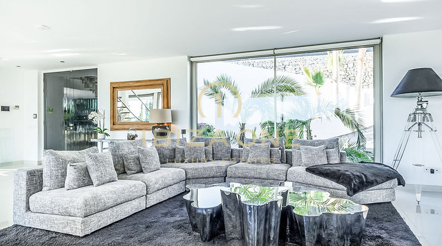 Villa de vacances de luxe moderne avec vue sur la mer et à proximité de la ville d'Ibiza et de Talamanca à louer, Ibiza