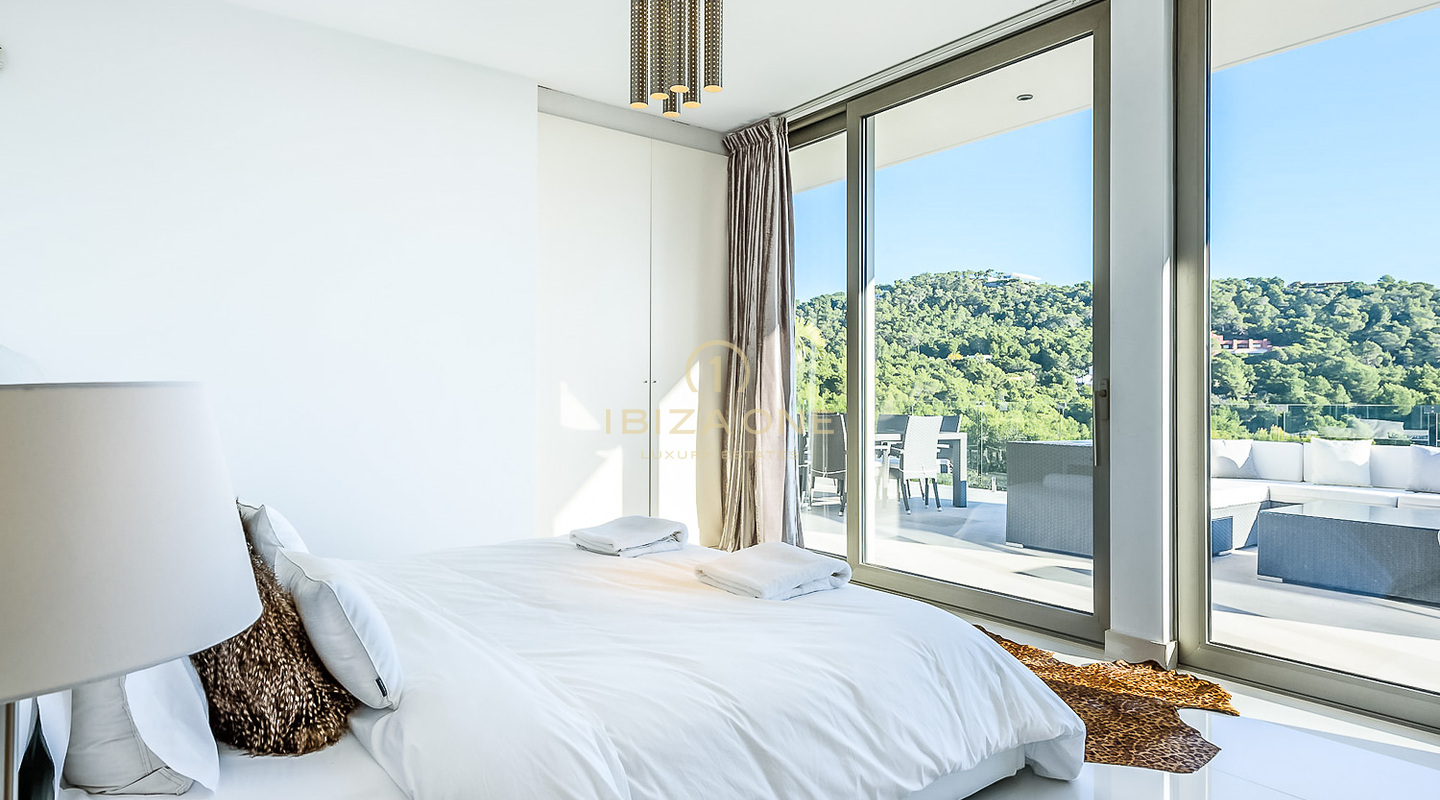 Villa de vacances de luxe moderne avec vue sur la mer et à proximité de la ville d'Ibiza et de Talamanca à louer, Ibiza