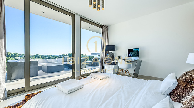 Moderna villa de lujo con vistas al mar y cerca de la ciudad de Ibiza y Talamanca en alquiler, Ibiza
