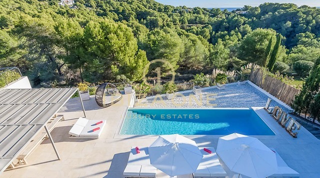 Villa de vacances de luxe moderne avec vue sur la mer et à proximité de la ville d'Ibiza et de Talamanca à louer, Ibiza