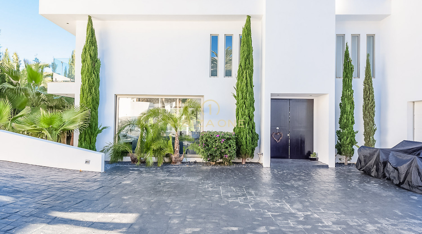 Villa de vacances de luxe moderne avec vue sur la mer et à proximité de la ville d'Ibiza et de Talamanca à louer, Ibiza