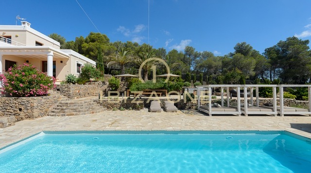 Bellissima villa con privacy e una fantastica vista in vendita e noleggio - licenza di noleggio