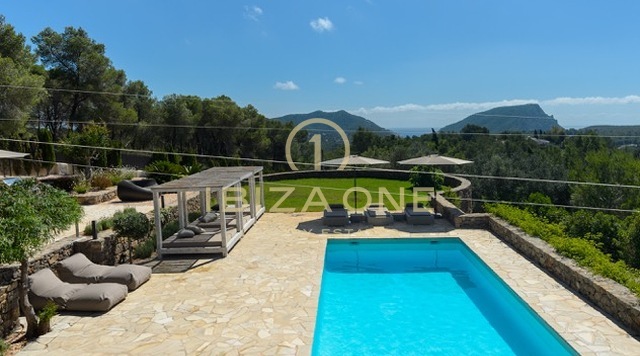 Prachtige villa met privacy en een fantastisch uitzicht te koop en verhuur - verhuurlicentie