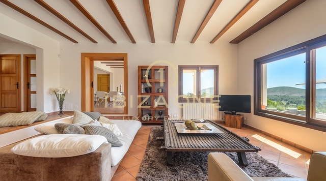 Wunderschöne Villa mit Privatsphäre und traumhaften Blick zum Verkauf und zur Vermietung - Vermietlizenz