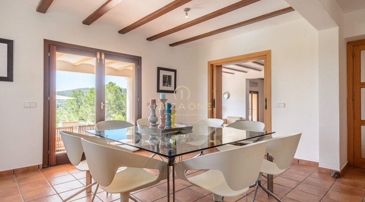 Wunderschöne Villa mit Privatsphäre und traumhaften Blick zum Verkauf und zur Vermietung - Vermietlizenz