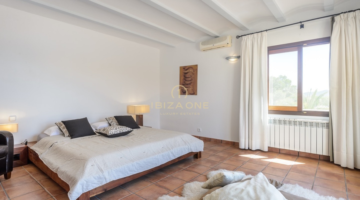 Wunderschöne Villa mit Privatsphäre und traumhaften Blick zum Verkauf und zur Vermietung - Vermietlizenz