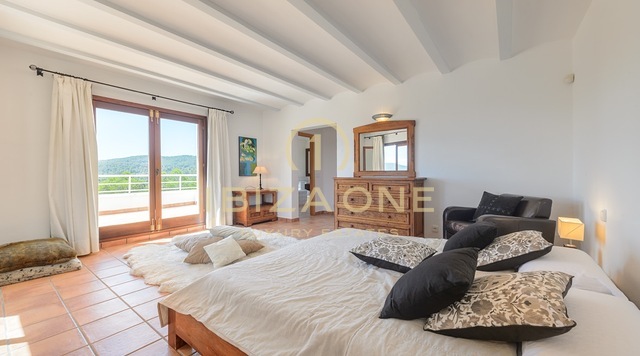 Wunderschöne Villa mit Privatsphäre und traumhaften Blick zum Verkauf und zur Vermietung - Vermietlizenz