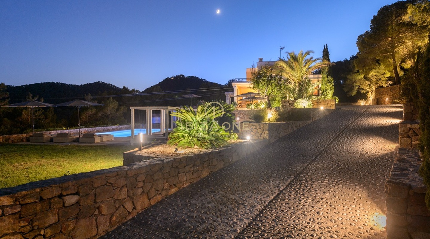 Beautiful villa with privacy and a fantastic view for sale and rental - rental license