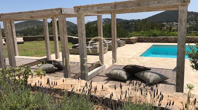 Bellissima villa con privacy e una fantastica vista in vendita e noleggio - licenza di noleggio
