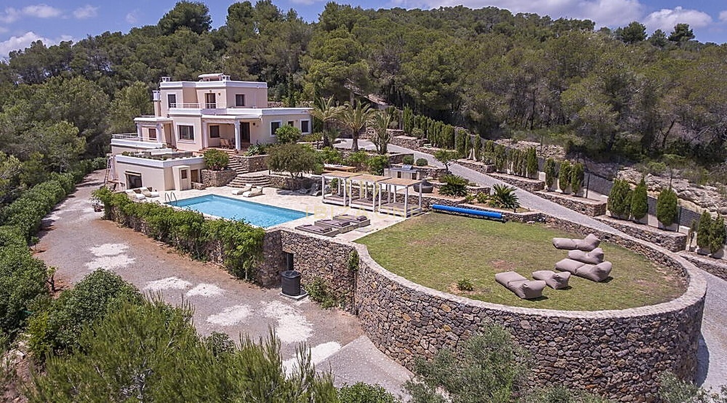 Bellissima villa con privacy e una fantastica vista in vendita e noleggio - licenza di noleggio