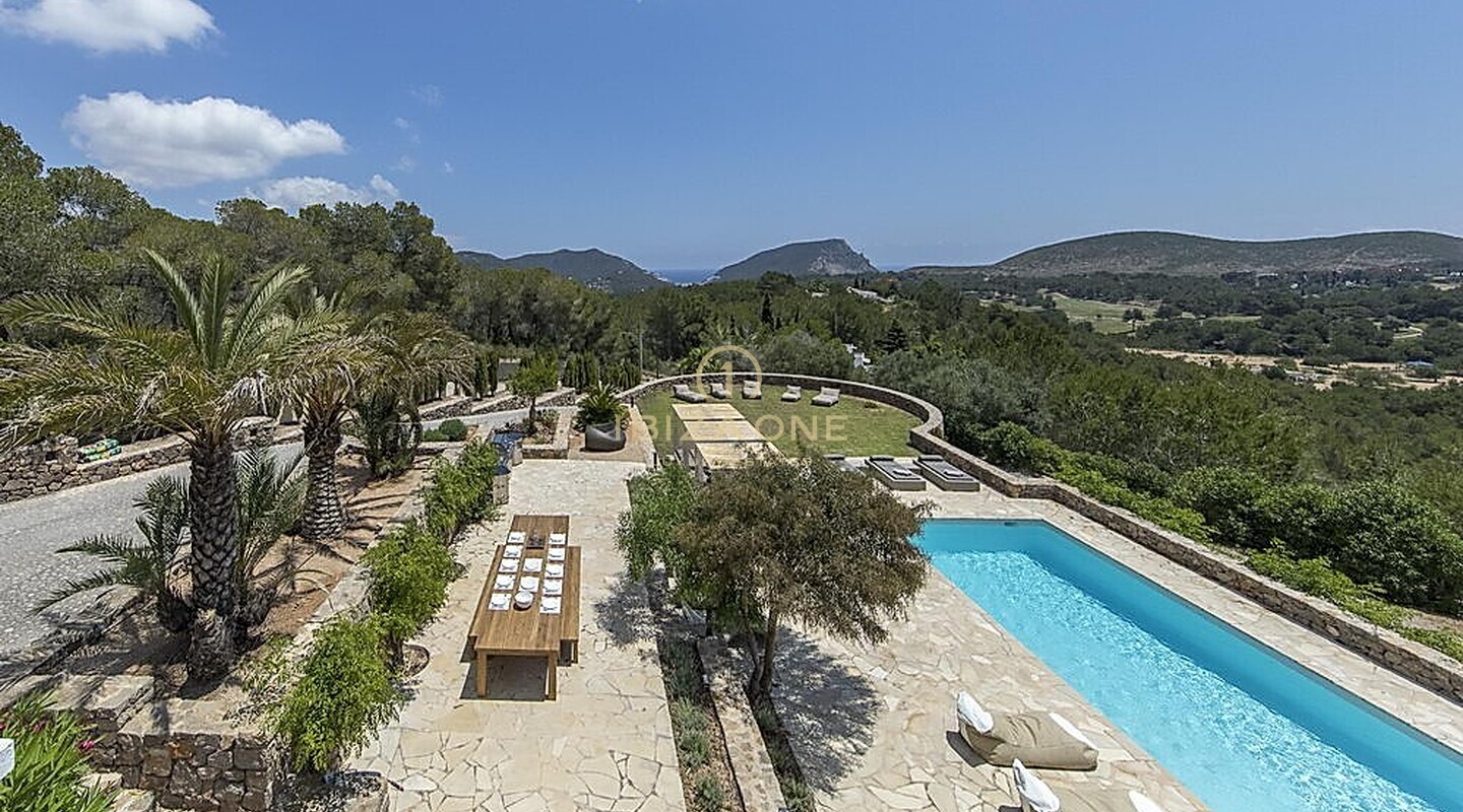 Wunderschöne Villa mit Privatsphäre und traumhaften Blick zum Verkauf und zur Vermietung - Vermietlizenz