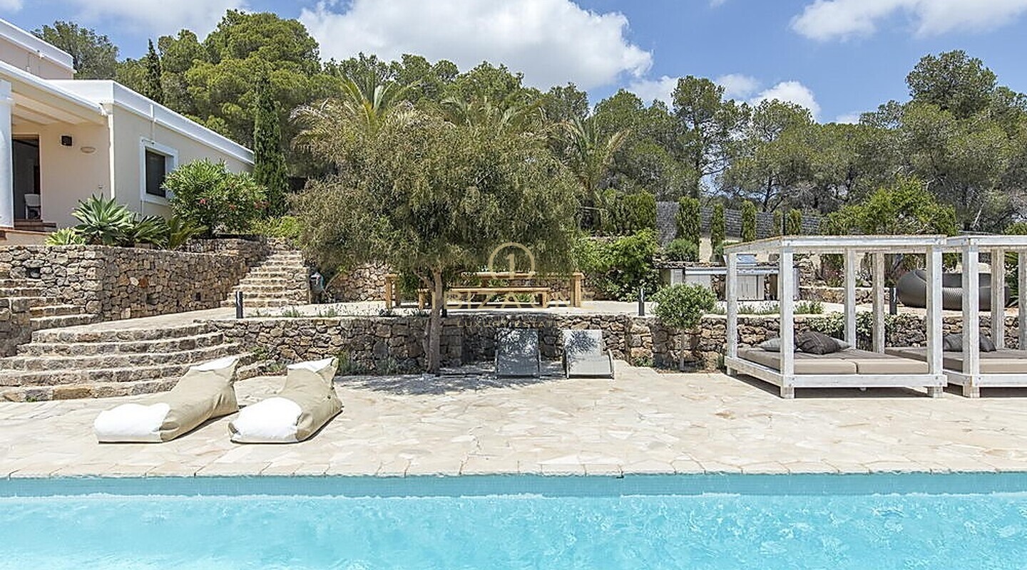 Beautiful villa with privacy and a fantastic view for sale and rental - rental license