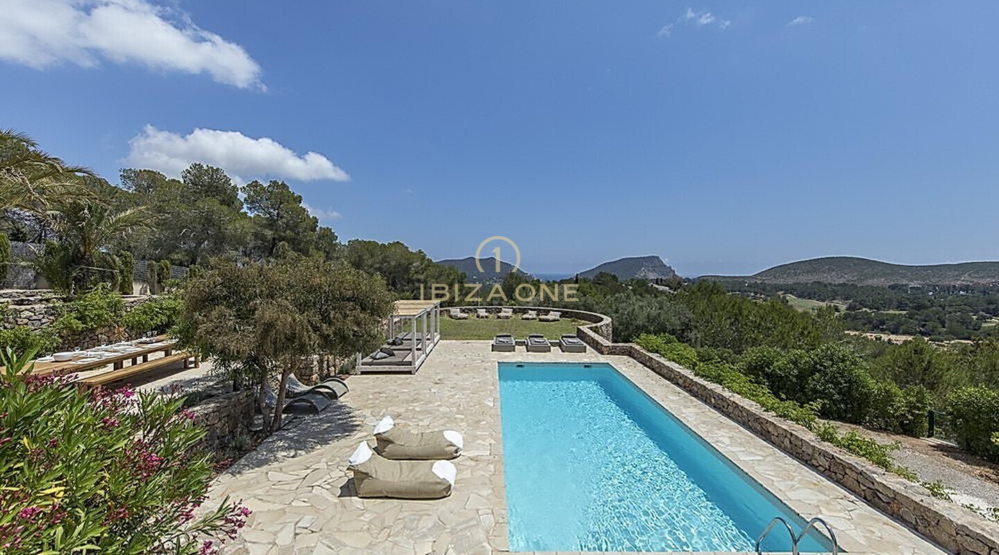 Wunderschöne Villa mit Privatsphäre und traumhaften Blick zum Verkauf und zur Vermietung - Vermietlizenz