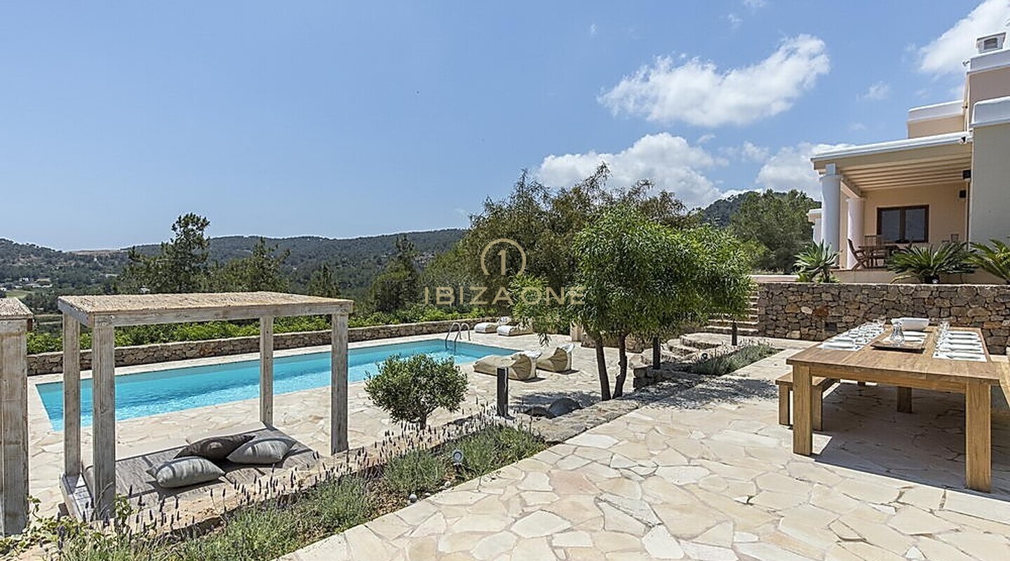 Prachtige villa met privacy en een fantastisch uitzicht te koop en verhuur - verhuurlicentie