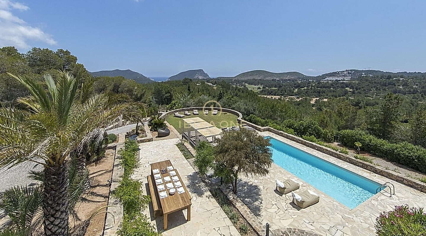 Wunderschöne Villa mit Privatsphäre und traumhaften Blick zum Verkauf und zur Vermietung - Vermietlizenz
