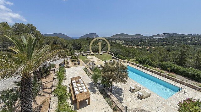 Bellissima villa con privacy e una fantastica vista in vendita e noleggio - licenza di noleggio