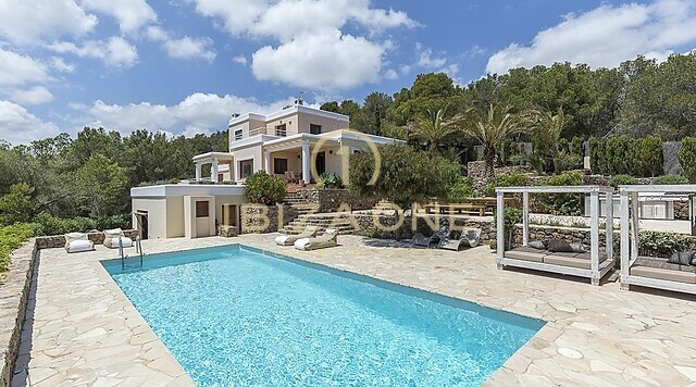 Hermosa villa con privacidad y una vista fantástica en venta y alquiler - licencia de alquiler