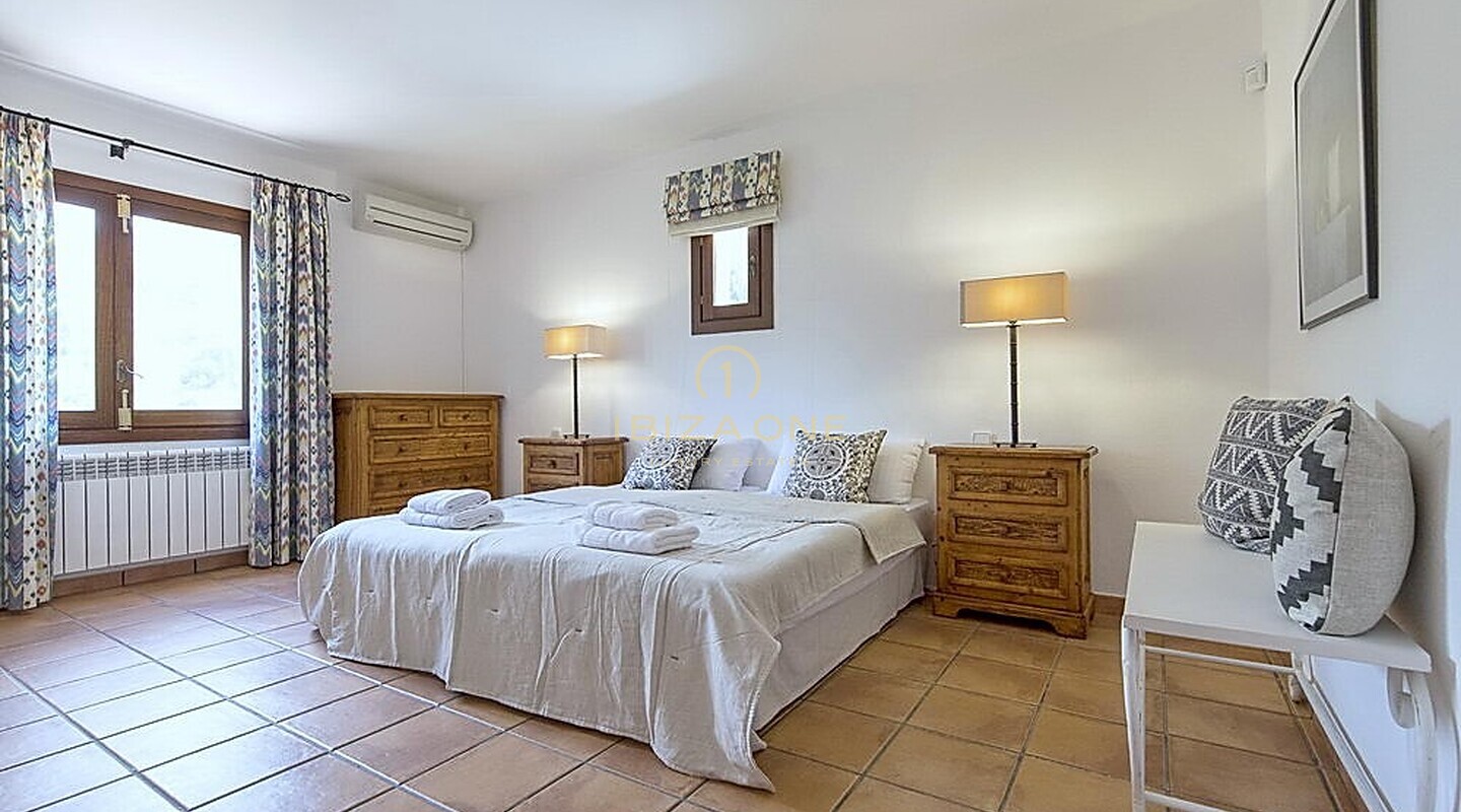 Prachtige villa met privacy en een fantastisch uitzicht te koop en verhuur - verhuurlicentie