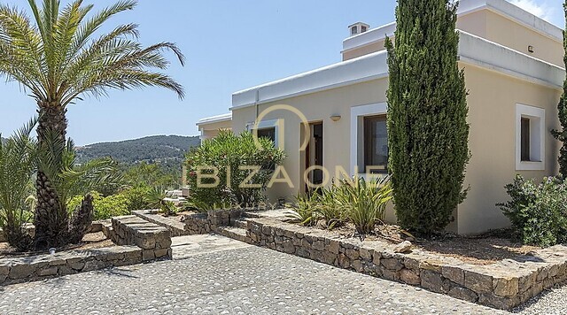 Prachtige villa met privacy en een fantastisch uitzicht te koop en verhuur - verhuurlicentie