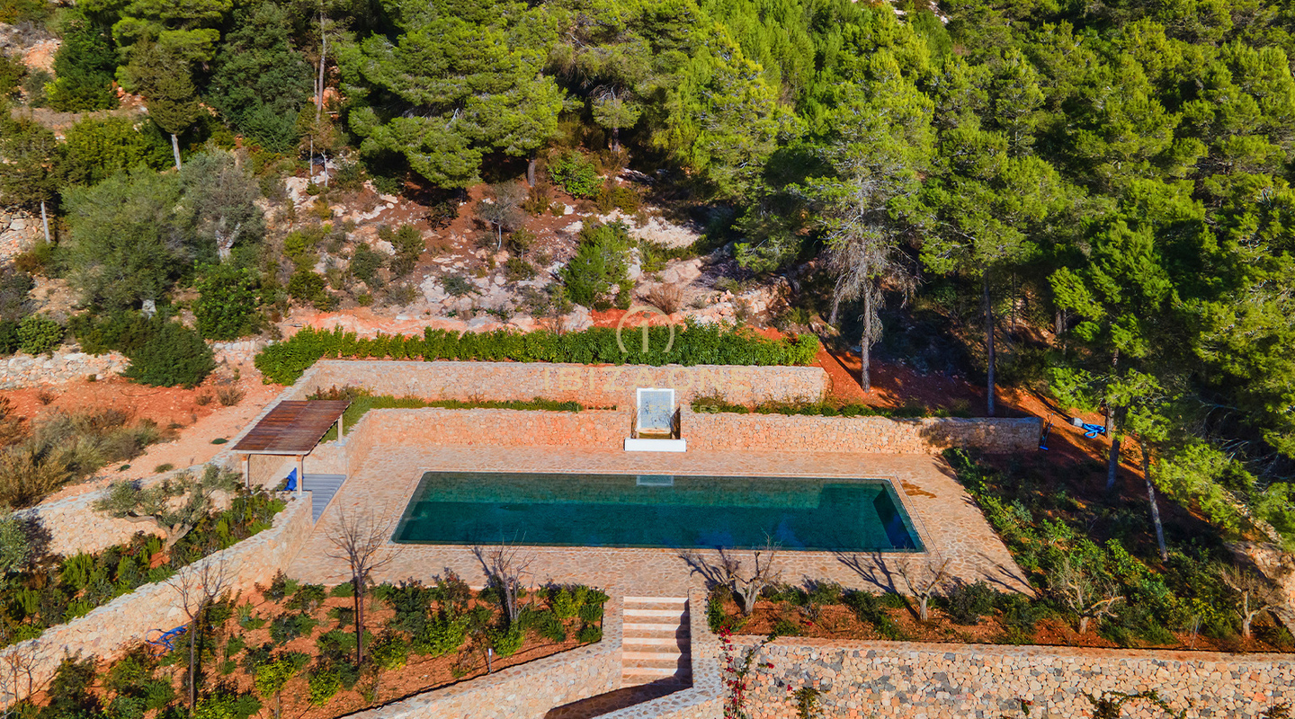 Lujosa finca original Blakstad en la cima de la montaña de San Juan con impresionantes vistas en venta, Ibiza
