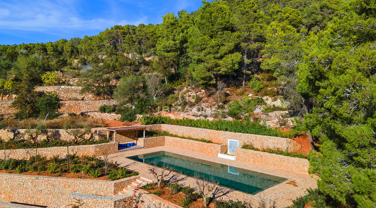 Lujosa finca original Blakstad en la cima de la montaña de San Juan con impresionantes vistas en venta, Ibiza