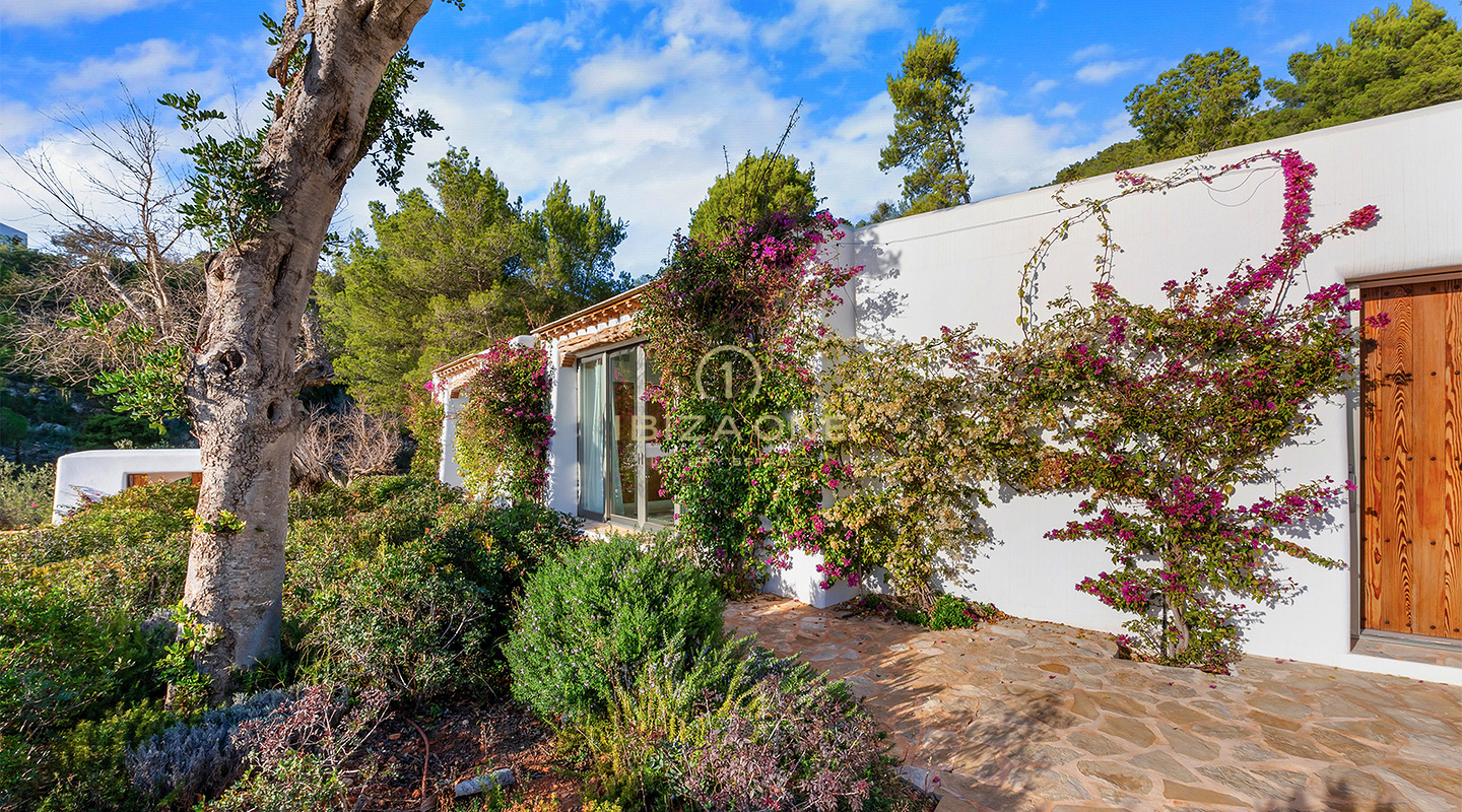 Luxe originele Blakstad Finca op een bergtop van San Juan met prachtig uitzicht te koop, Ibiza