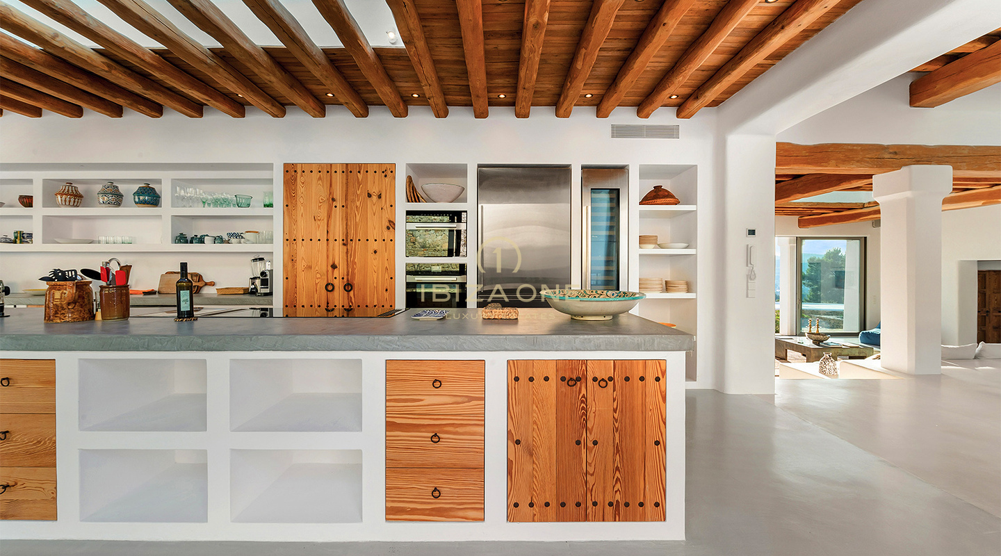 Luxe originele Blakstad Finca op een bergtop van San Juan met prachtig uitzicht te koop, Ibiza