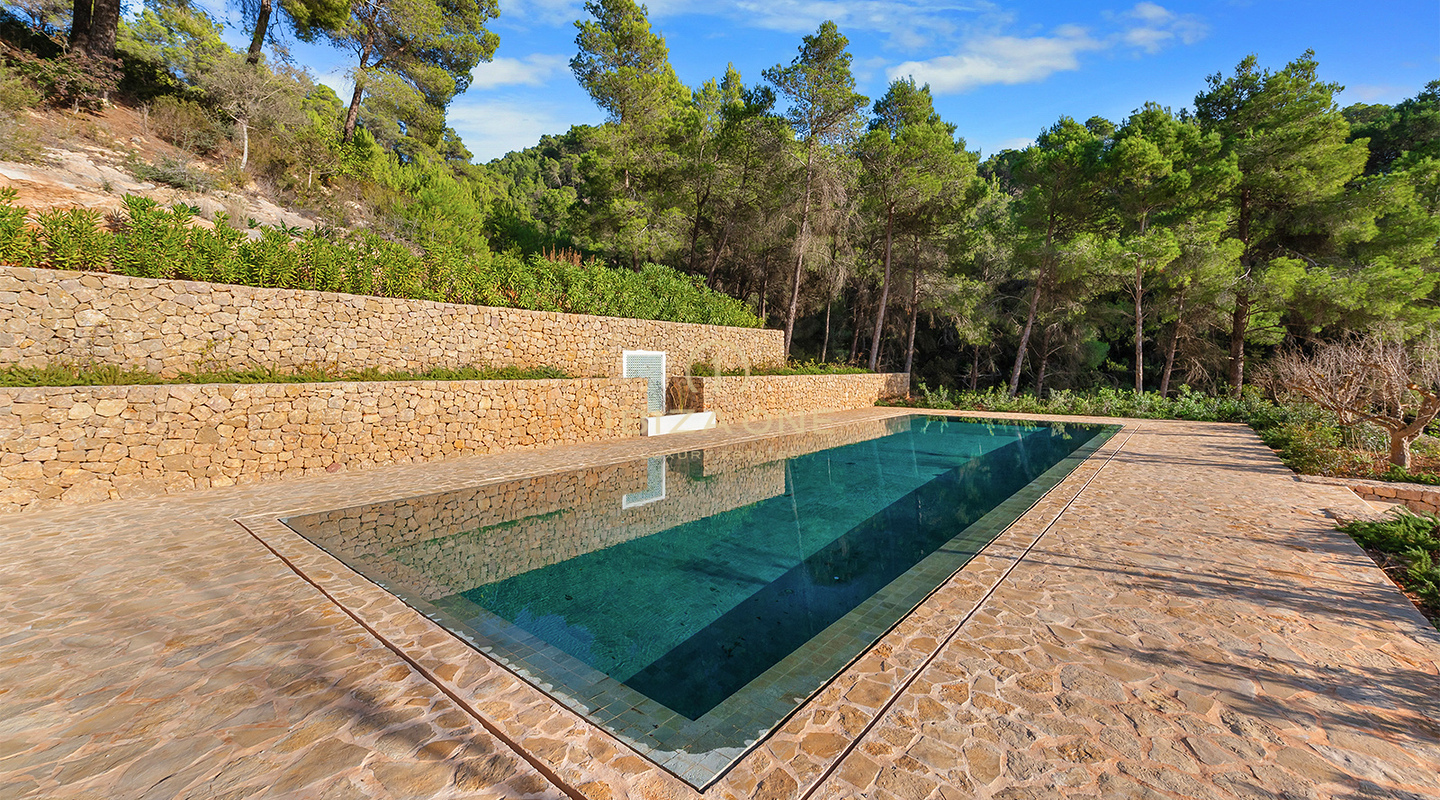 Lujosa finca original Blakstad en la cima de la montaña de San Juan con impresionantes vistas en venta, Ibiza