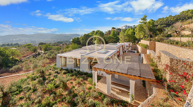 Lujosa finca original Blakstad en la cima de la montaña de San Juan con impresionantes vistas en venta, Ibiza