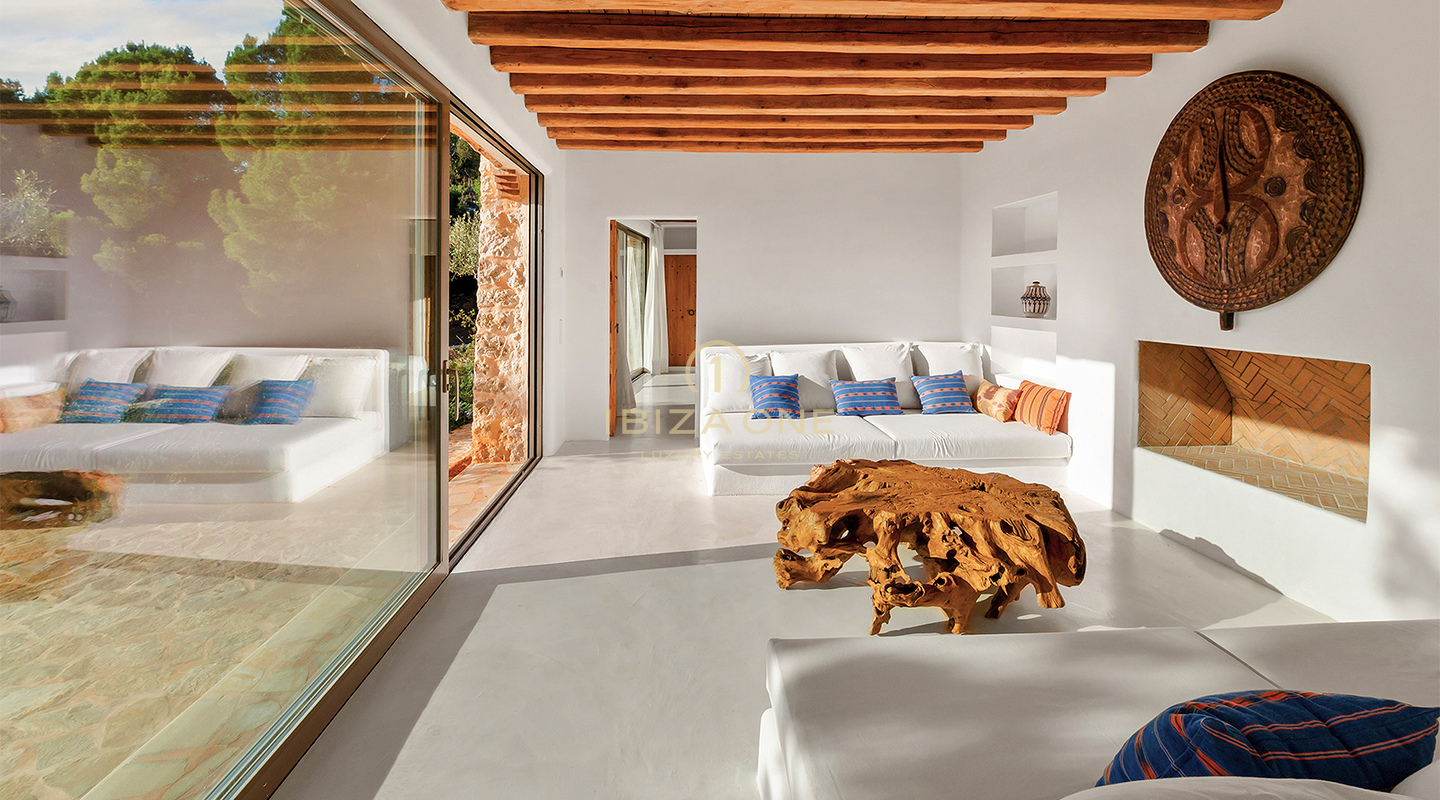 Luxe originele Blakstad Finca op een bergtop van San Juan met prachtig uitzicht te koop, Ibiza