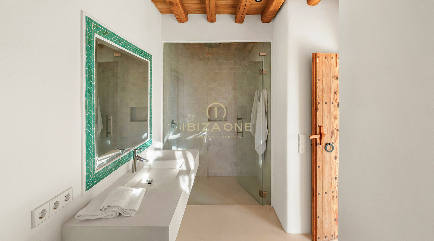Luxueuse Finca originale de Blakstad au sommet d'une montagne de San Juan avec une vue imprenable à vendre, Ibiza
