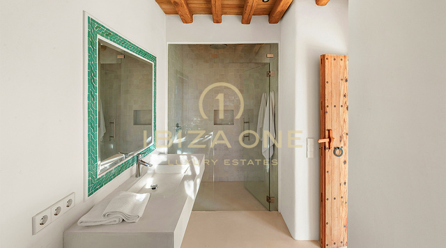 Luxe originele Blakstad Finca op een bergtop van San Juan met prachtig uitzicht te koop, Ibiza
