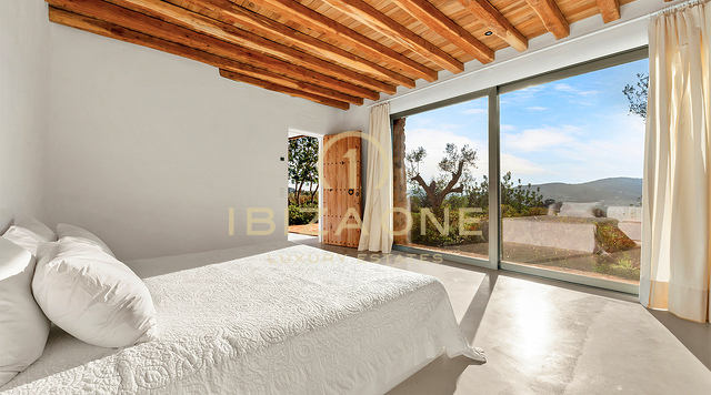 Lussuosa finca originale Blakstad in cima alla montagna di San Juan con vista mozzafiato in vendita, Ibiza