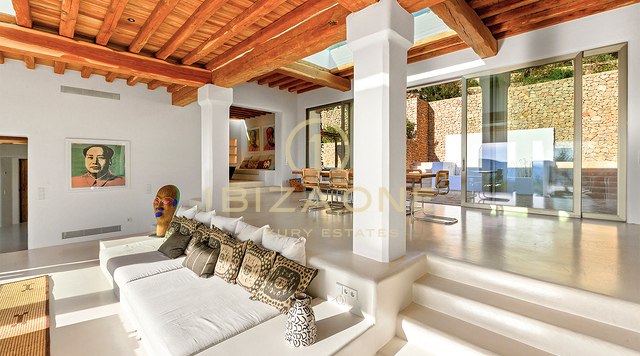 Luxe originele Blakstad Finca op een bergtop van San Juan met prachtig uitzicht te koop, Ibiza