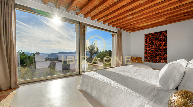 Lussuosa finca originale Blakstad in cima alla montagna di San Juan con vista mozzafiato in vendita, Ibiza