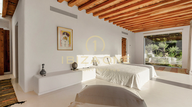 Lujosa finca original Blakstad en la cima de la montaña de San Juan con impresionantes vistas en venta, Ibiza