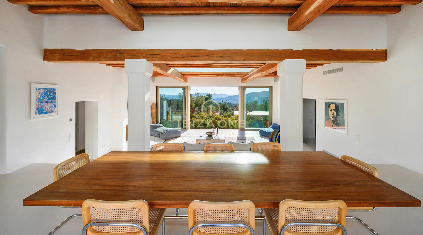 Lujosa finca original Blakstad en la cima de la montaña de San Juan con impresionantes vistas en venta, Ibiza