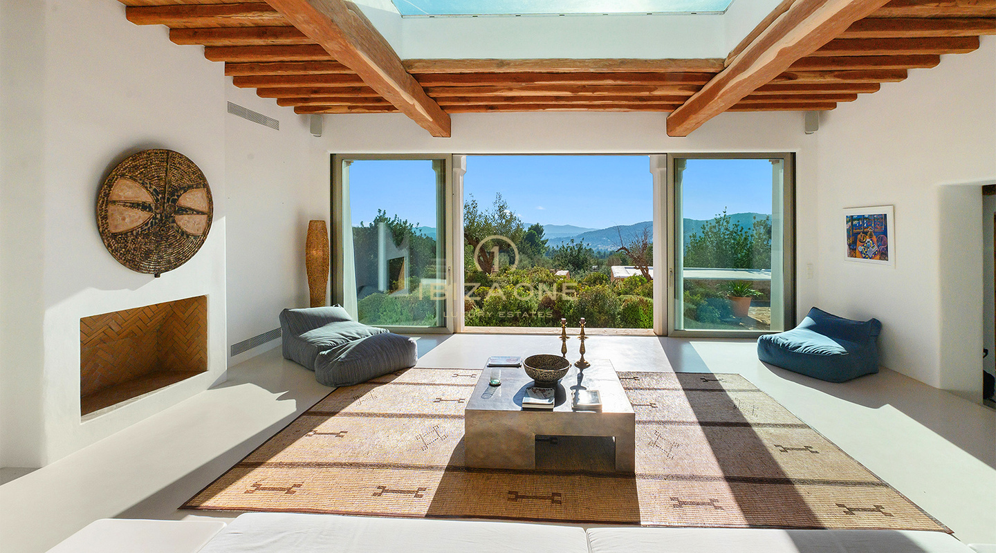 Luxe originele Blakstad Finca op een bergtop van San Juan met prachtig uitzicht te koop, Ibiza