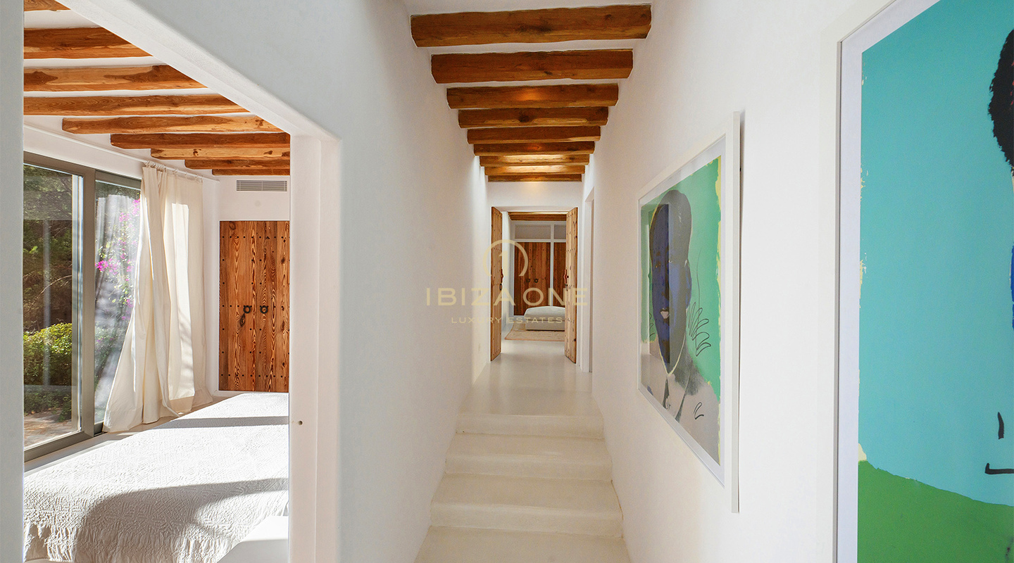Lujosa finca original Blakstad en la cima de la montaña de San Juan con impresionantes vistas en venta, Ibiza