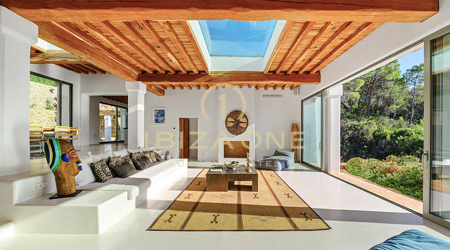 Luxe originele Blakstad Finca op een bergtop van San Juan met prachtig uitzicht te koop, Ibiza
