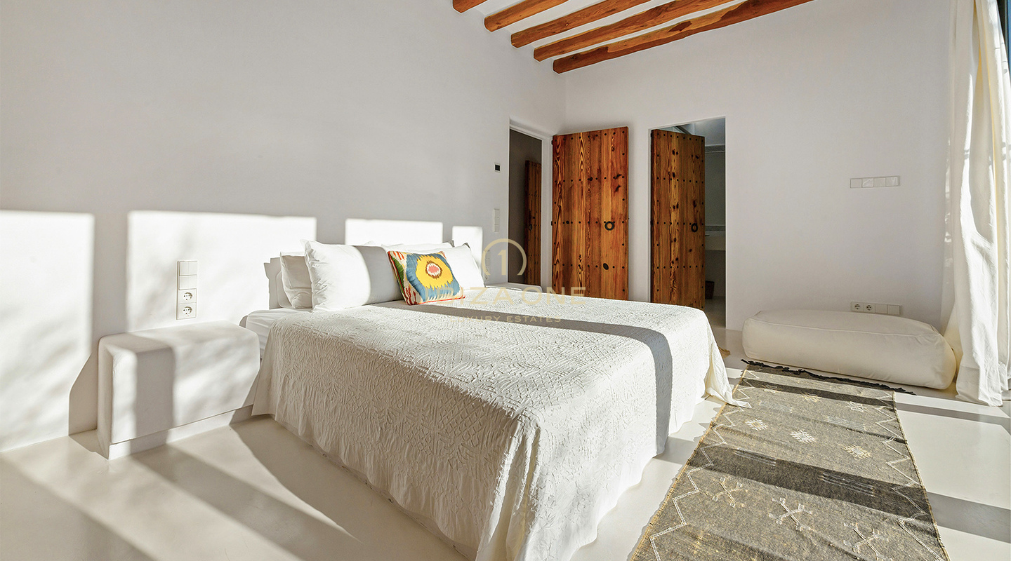 Lujosa finca original Blakstad en la cima de la montaña de San Juan con impresionantes vistas en venta, Ibiza