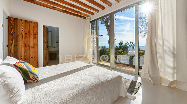 Lussuosa finca originale Blakstad in cima alla montagna di San Juan con vista mozzafiato in vendita, Ibiza