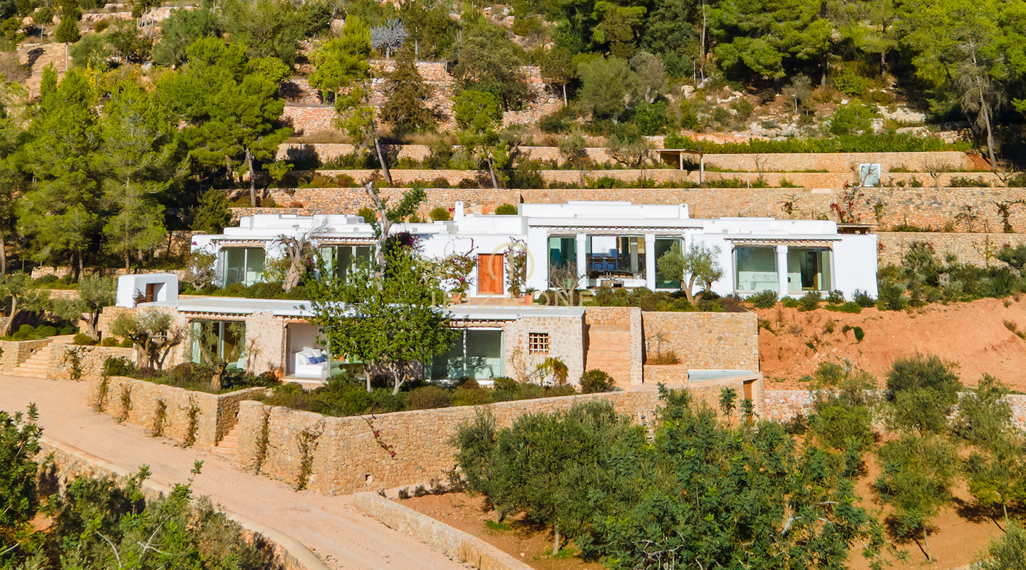 Luxe originele Blakstad Finca op een bergtop van San Juan met prachtig uitzicht te koop, Ibiza