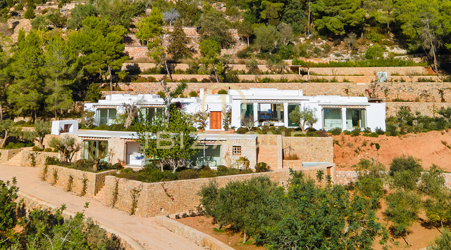 Luxe originele Blakstad Finca op een bergtop van San Juan met prachtig uitzicht te koop, Ibiza