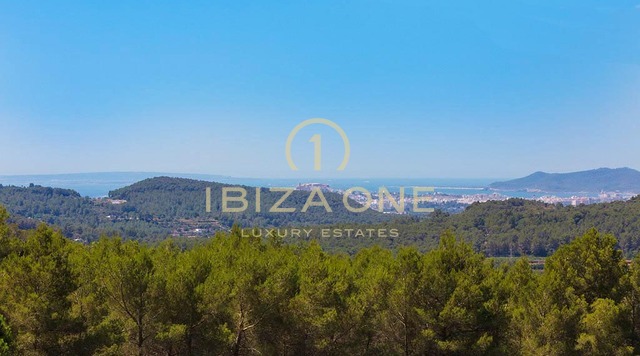 Authentieke luxe finca op Ibiza met prachtig uitzicht op zee en het land te koop, Ibiza