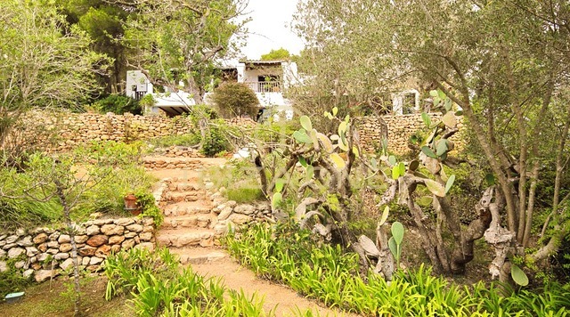 Authentieke luxe finca op Ibiza met prachtig uitzicht op zee en het land te koop, Ibiza
