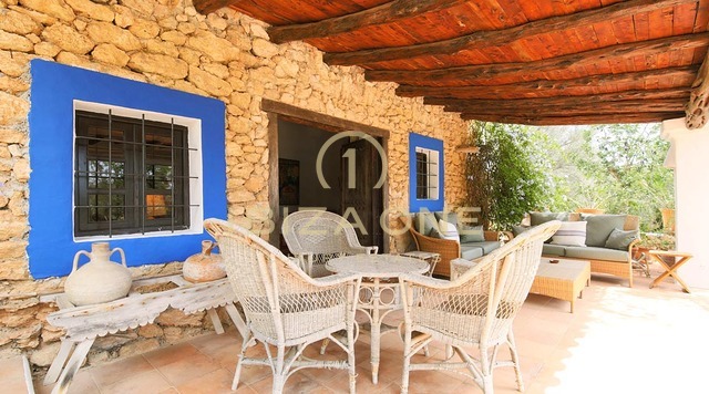 Authentieke luxe finca op Ibiza met prachtig uitzicht op zee en het land te koop, Ibiza