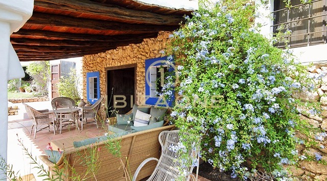 Authentieke luxe finca op Ibiza met prachtig uitzicht op zee en het land te koop, Ibiza